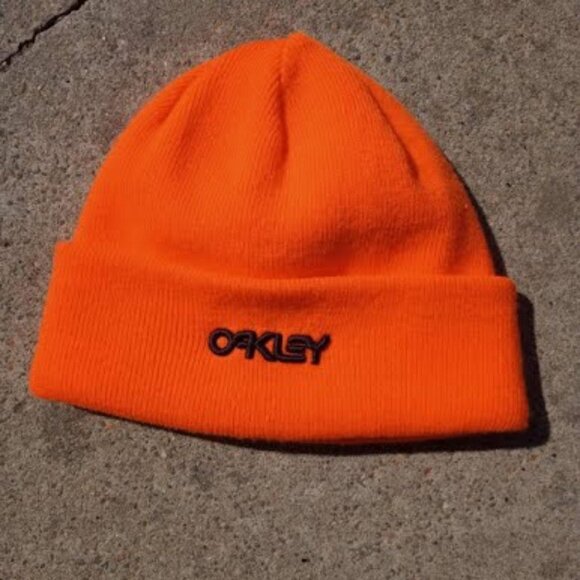 Oakley Beanie - Picture 2 of 8